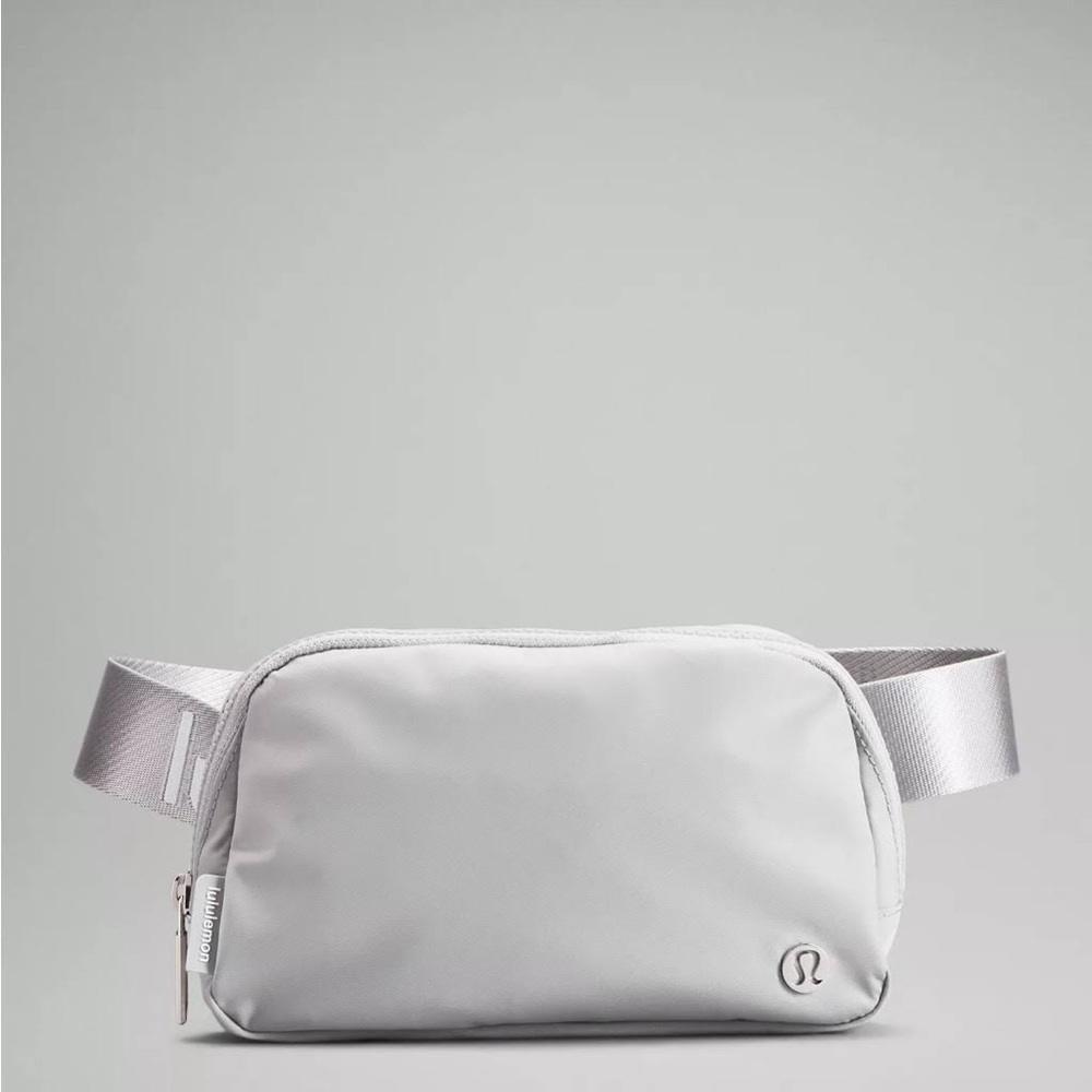 Everyday Belt Bag 1L in Silver Drop/White